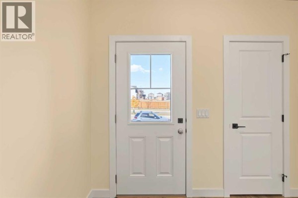 Living room - 129 Bridgeport Gate, Chestermere, AB T1X3E2 Photo 3