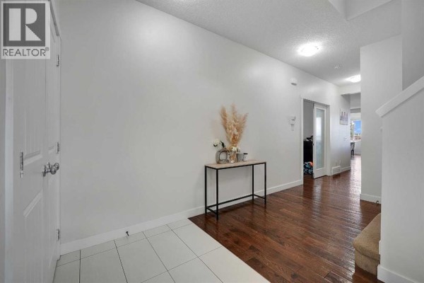 Foyer - 129 Covecreek Bay Ne, Calgary, AB T3K0N1 Photo 3