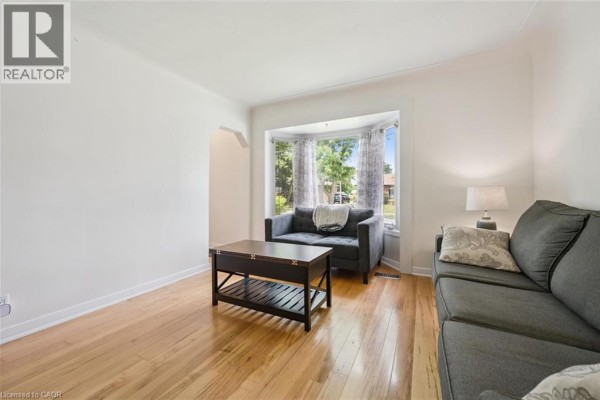 4pc Bathroom - 129 Florence Avenue, Kitchener, ON N2A2L1 Photo 5