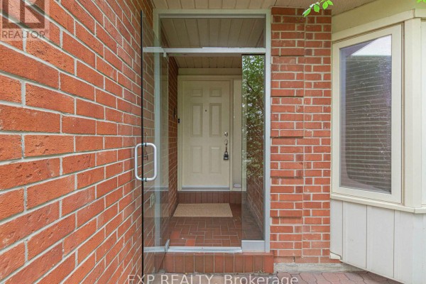 Family room - 129 Franklin Avenue, Vaughan, ON L4J4X6 Photo 3