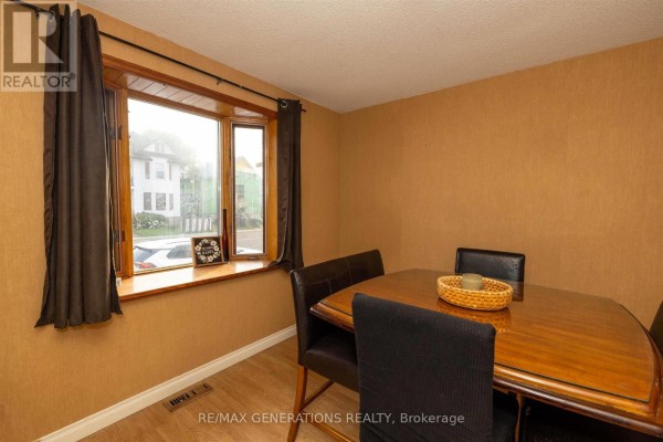 Bedroom 2 - 129 Heron Street, Thunder Bay, ON P7C2M2 Photo 5