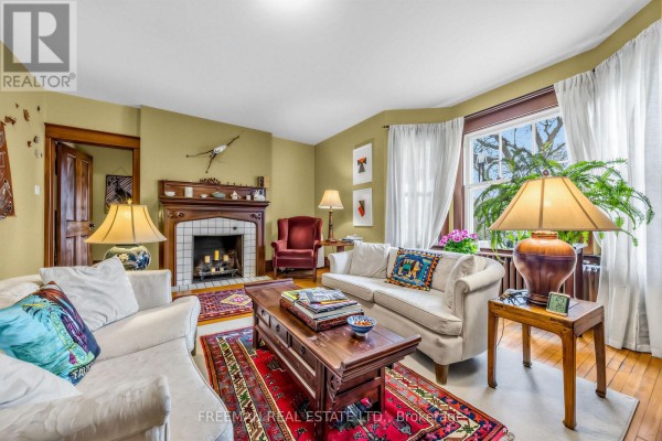 Bedroom - 129 Indian Road, Toronto, ON M6R2V5 Photo 5