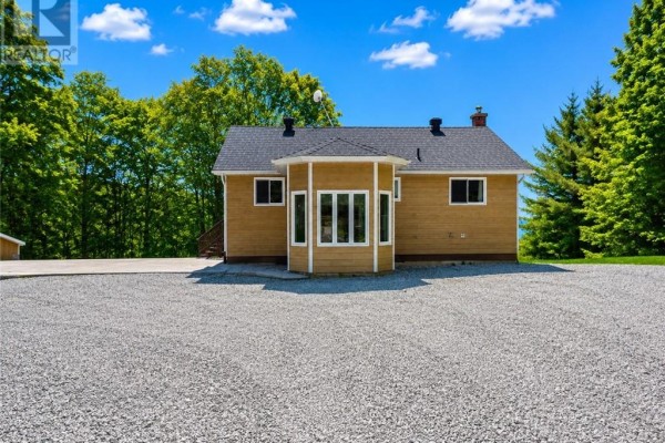 129 Maple, Kagawong, ON P0P1J0 Photo 5