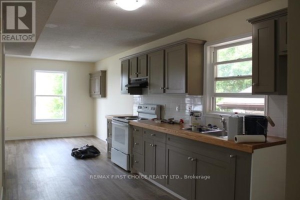 129 Mckellar Street N, Thunder Bay, ON P7C3Y9 Photo 3
