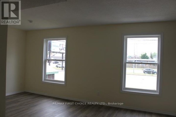 129 Mckellar Street N, Thunder Bay, ON P7C3Y9 Photo 5