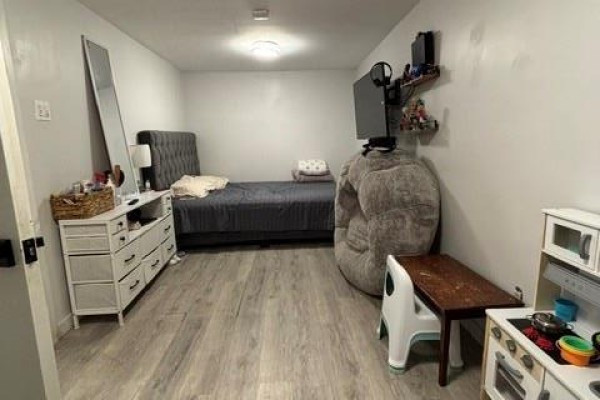 Living room - 129 Parkdale Avenue S Unit# B, Hamilton, ON L8K6K4 Photo 5