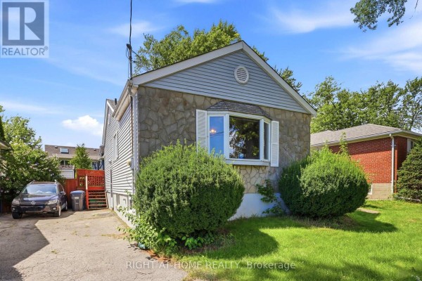 1290 Strathy Avenue, Mississauga, ON L5E2K8 Photo 2
