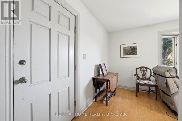 1290 Strathy Avenue, Mississauga, ON L5E2K8 Photo 4