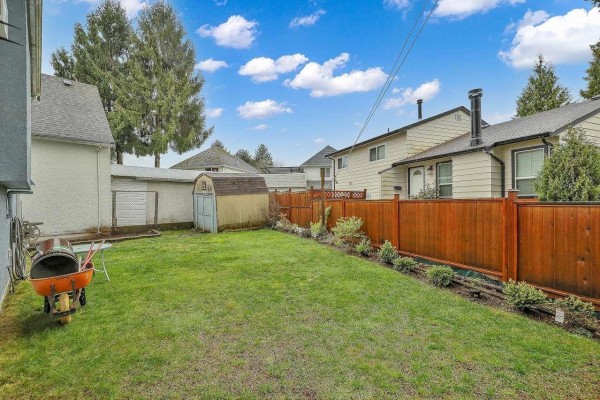 12902 72a Avenue, Surrey, BC V3W6Z2 Photo 2