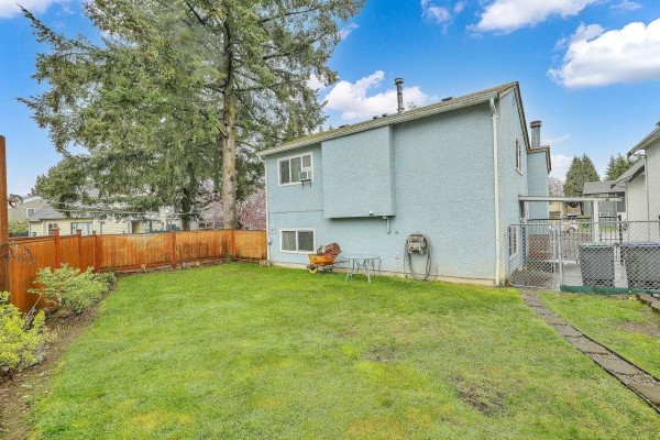 12902 72a Avenue, Surrey, BC V3W6Z2 Photo 3