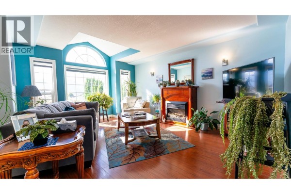 4pc Ensuite bath - 1291 49 Avenue Ne, Salmon Arm, BC V1E3P1 Photo 4