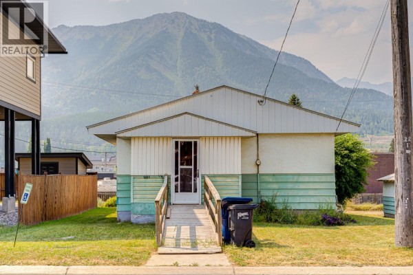 Living room - 1291 6th Avenue, Fernie, BC V0B1M0 Photo 5