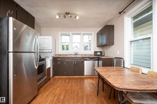 Kitchen - 12919 66 St Nw, Edmonton, AB T5C0A6 Photo 3