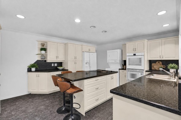 12921 Southridge Drive, Surrey, BC V3X3C7 Photo 4