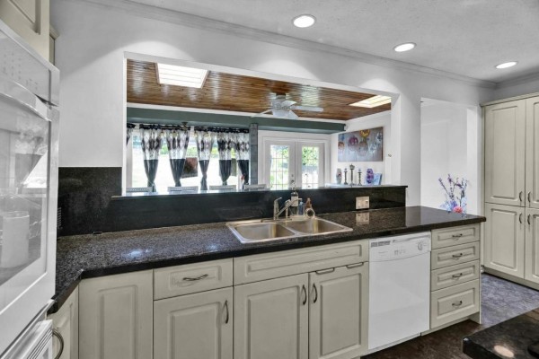 12921 Southridge Drive, Surrey, BC V3X3C7 Photo 5