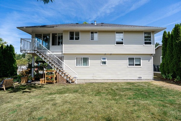 12922 19a Avenue, Surrey, BC V4A8P1 Photo 3