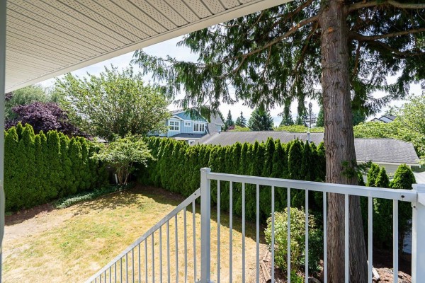 12922 19a Avenue, Surrey, BC V4A8P1 Photo 5