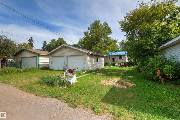 Primary Bedroom - 12926 115 St Nw, Edmonton, AB T5E5G1 Photo 4