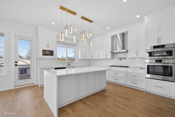 12927 115a Avenue, Surrey, BC V3R2R3 Photo 4