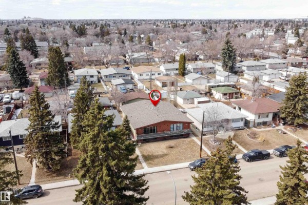 Kitchen - 12928 - 12930 101 St Nw, Edmonton, AB T5E4E7 Photo 3