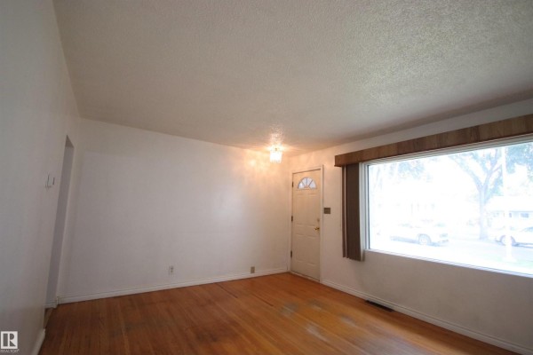 Primary Bedroom - 12936 115 St Nw, Edmonton, AB T5E5G1 Photo 4