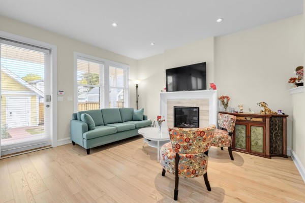 12955 15a Avenue, Surrey, BC V4A0B7 Photo 2