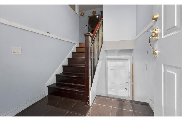 12959 Carluke Crescent, Surrey, BC V3V6R5 Photo 4