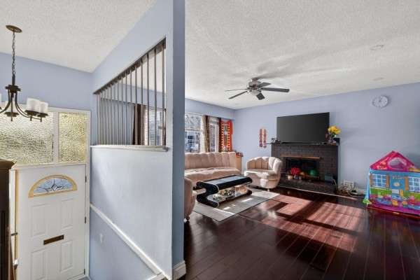 12959 Carluke Crescent, Surrey, BC V3V6R5 Photo 5