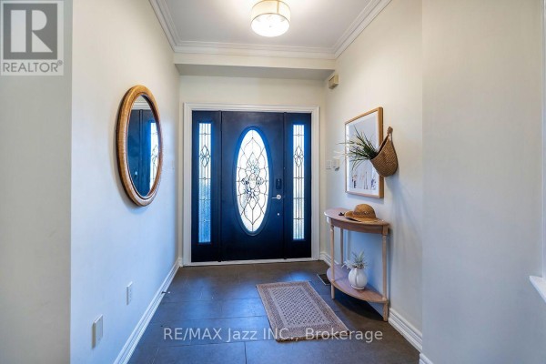 Living room - 1296 Ravencliffe Court, Oshawa, ON L1K2Y3 Photo 4