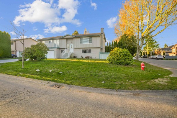 12987 62 Avenue, Surrey, BC V3X2E9 Photo 2