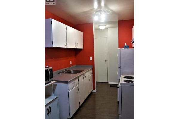 Living room - 1299 Ponderosa Drive Unit# 410b, Sparwood, BC V0B2G2 Photo 3