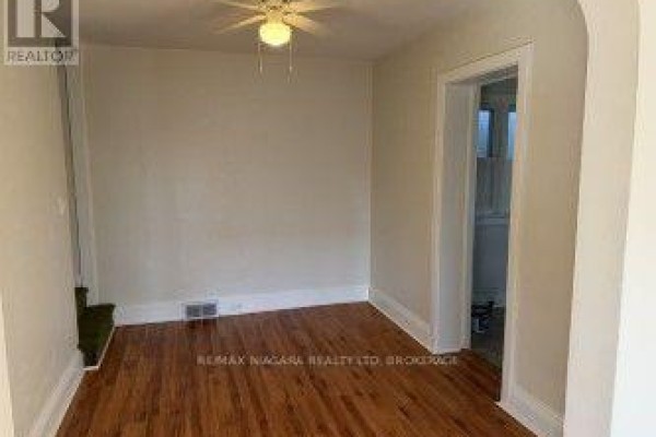Bedroom - 12a Jarvis Street, Fort Erie, ON L2A2S1 Photo 4