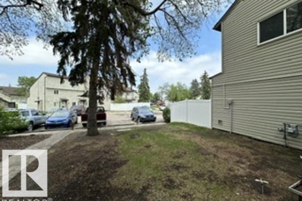 Kitchen - 12c Meadowlark Vg Nw, Edmonton, AB T5R5X3 Photo 3
