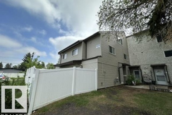 Primary Bedroom - 12c Meadowlark Vg Nw, Edmonton, AB T5R5X3 Photo 4