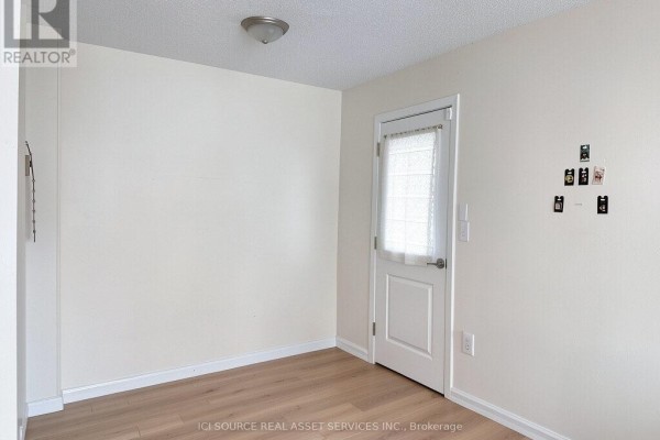 Living room - 12c Sonnet Crescent, Ottawa, ON K2H8W7 Photo 4
