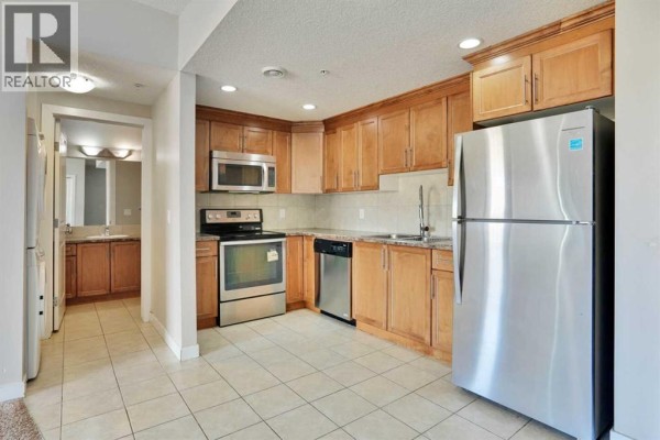 Living room - 13, 330 2nd Street W, Brooks, AB T1R0E9 Photo 5