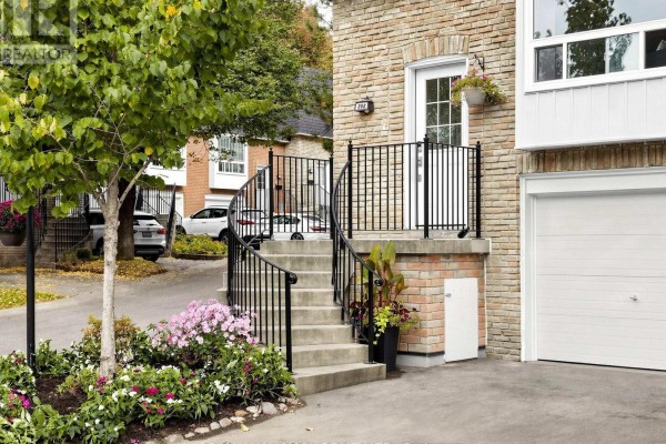13 - 282 Royal Orchard Boulevard, Markham, ON L3T3E7 Photo 2