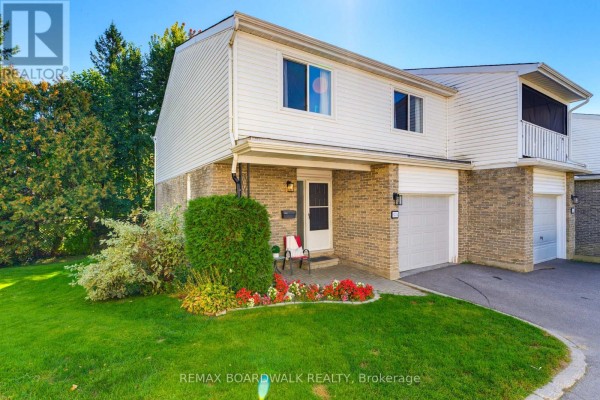 13 - 32 Black Forest Lane, Ottawa, ON K2H5C8 Photo 2