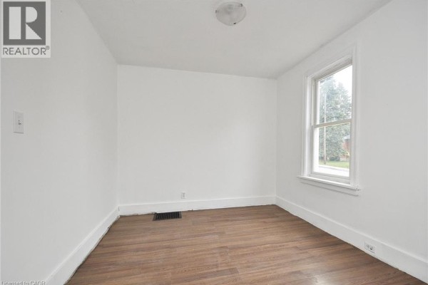 Living room - 13 1/2 Waterside Avenue, Cambridge, ON N1R1E8 Photo 4
