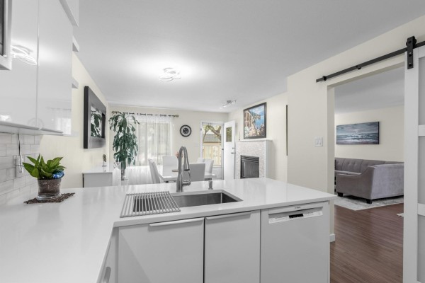 13 16318 82 Avenue, Surrey, BC V4N0N9 Photo 3