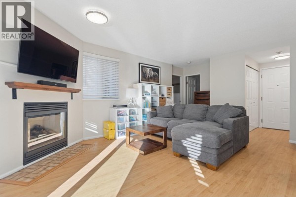 13 1949 8th Avenue, Vancouver, BC V6J1W2 Photo 3