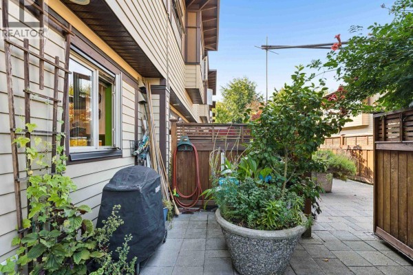 13 2389 Charles Street, Vancouver, BC V5L5G4 Photo 3