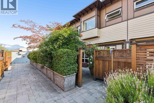 13 2389 Charles Street, Vancouver, BC V5L5G4 Photo 4