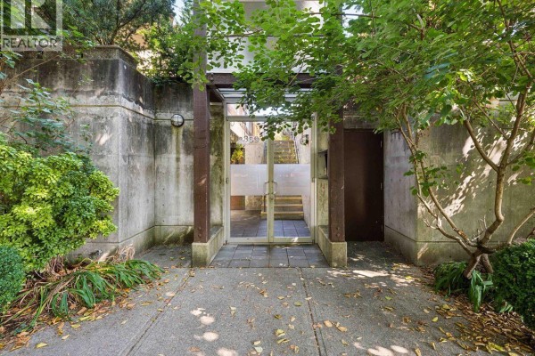 13 2389 Charles Street, Vancouver, BC V5L5G4 Photo 5