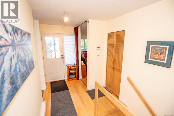 Bathroom - 13 3060 Harriet Rd, Saanich, BC V9A1T5 Photo 4