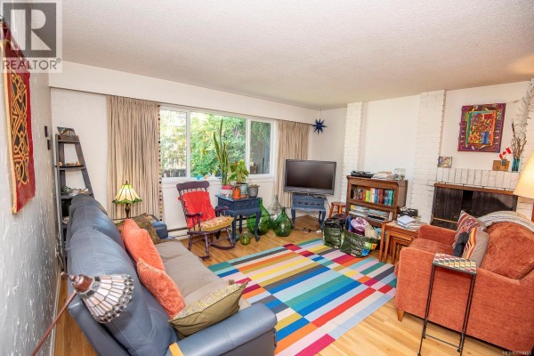 Bedroom - 13 3060 Harriet Rd, Saanich, BC V9A1T5 Photo 5