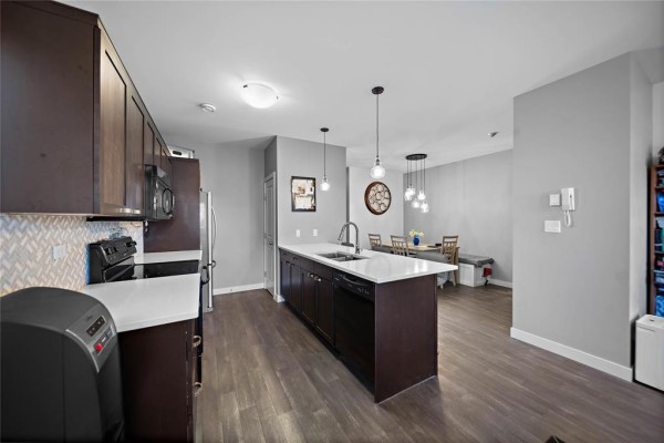Kitchen - 13 37 Willow Street, Mitchell, MB R5G1J1 Photo 3