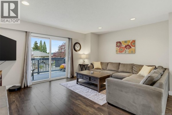 Laundry room - 13 4391 Torquay Dr, Saanich, BC V8N3L3 Photo 4