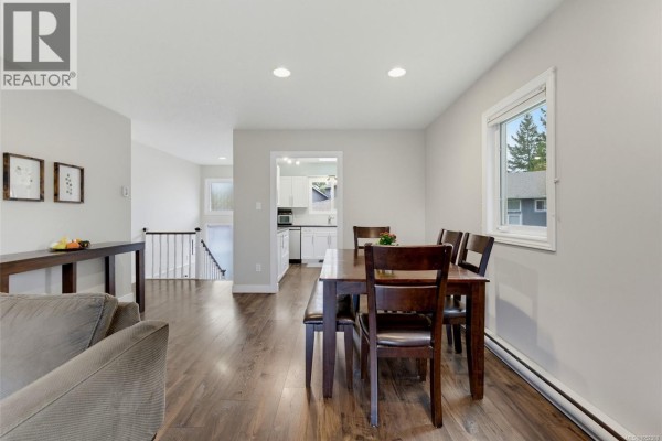 Family room - 13 4391 Torquay Dr, Saanich, BC V8N3L3 Photo 5