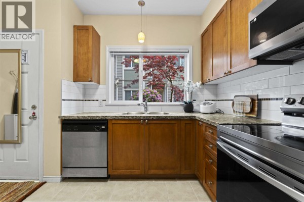 13 621 Langside Avenue, Coquitlam, BC V3J0A8 Photo 2